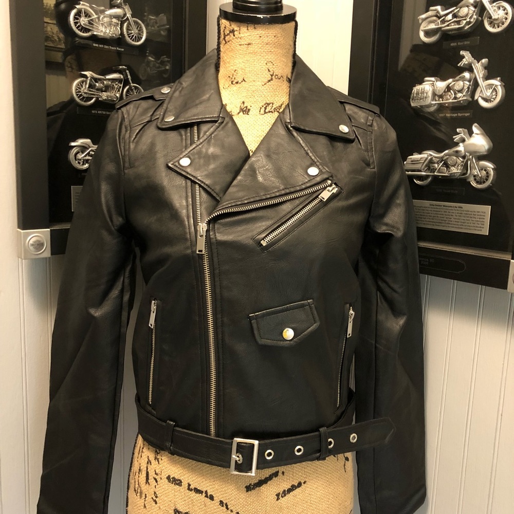 🌟HOST PICK🌟Moto Jacket In Faux Leather - Picture 5 of 8